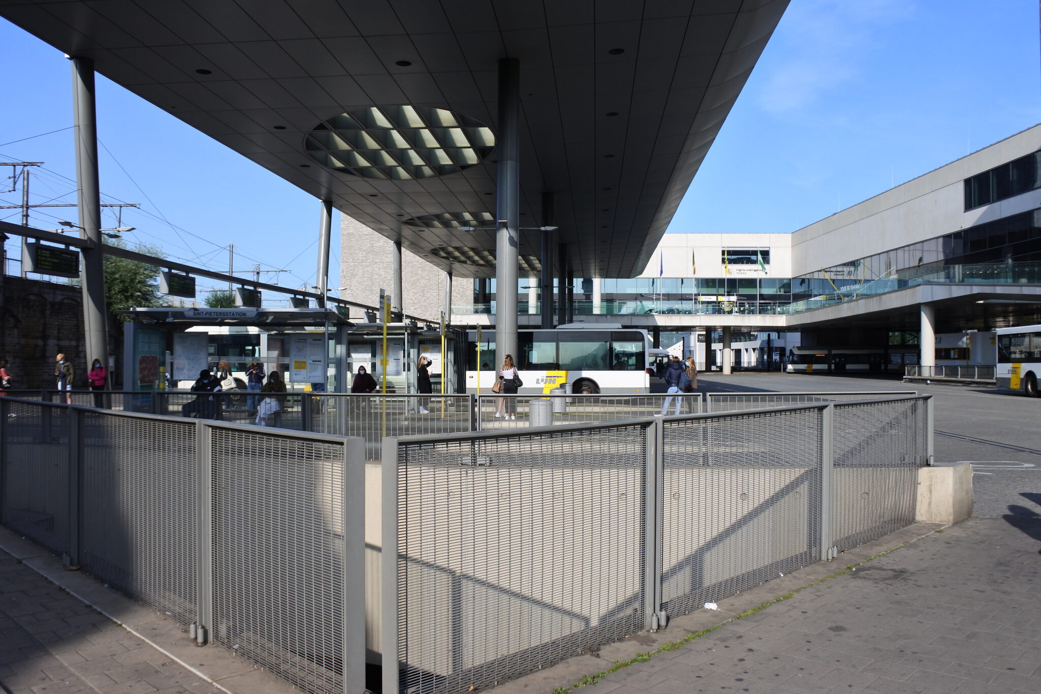 Foto 2 bushaltes station Gent-Sint-Pieters